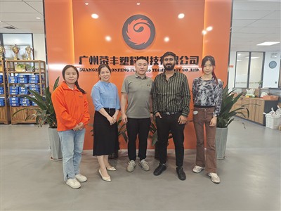 Vítejte, pane Ritteshi, navštivte naši továrnu